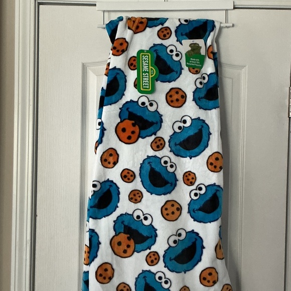 Sesame Street Blue Cookie Monster Throw - Picture 1 of 4